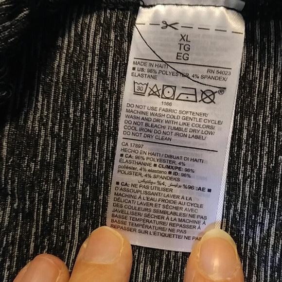 Old Navy Maternity Work Out top - Picture 4 of 6